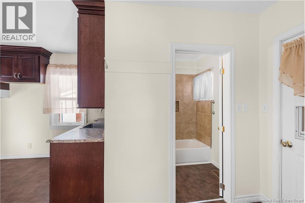 195 Second Avenue, Moncton, New Brunswick  E1C 7Y5 - Photo 10 - NB132936