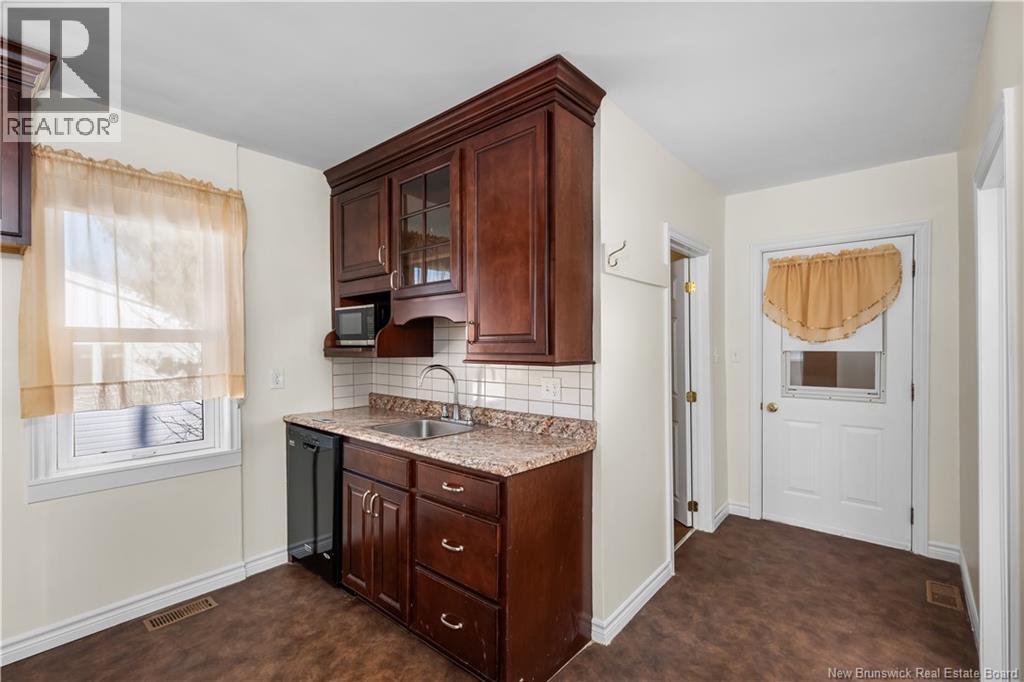 195 Second Avenue, Moncton, New Brunswick  E1C 7Y5 - Photo 9 - NB132936