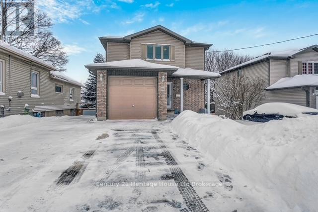 216 Thames Street N, Ingersoll, Ontario  N5C 3E4 - Photo 1 - X12743436