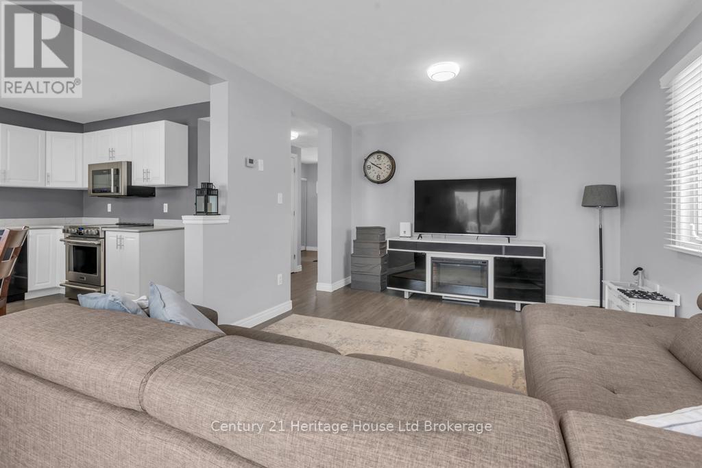 216 Thames Street N, Ingersoll, Ontario  N5C 3E4 - Photo 10 - X12743436