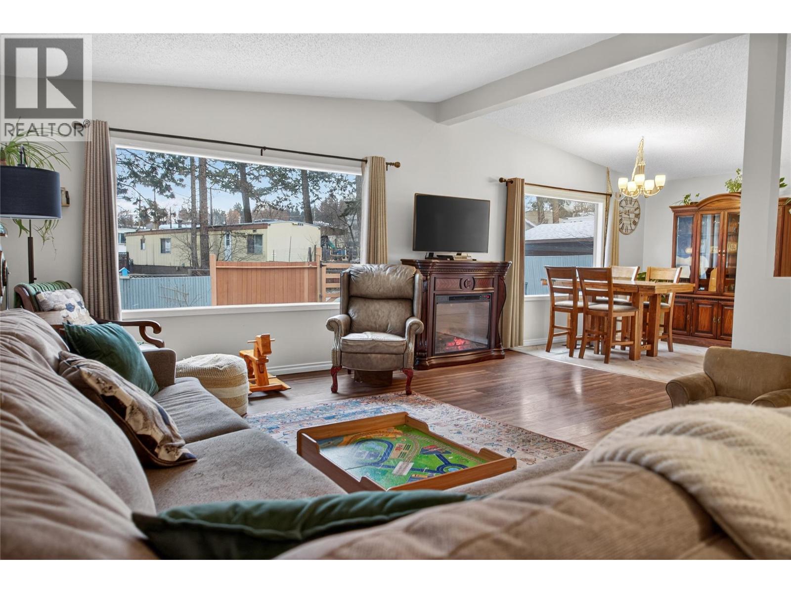 1020 19th Avenue S, Cranbrook, British Columbia  V1C 3E8 - Photo 3 - 10373853