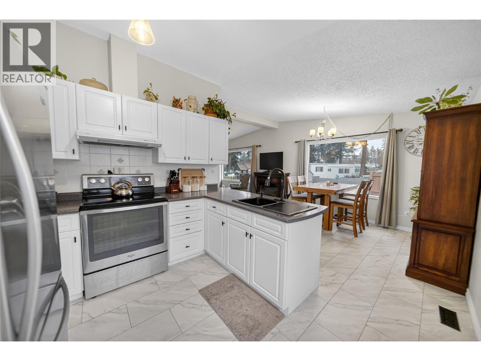 1020 19th Avenue S, Cranbrook, British Columbia  V1C 3E8 - Photo 6 - 10373853