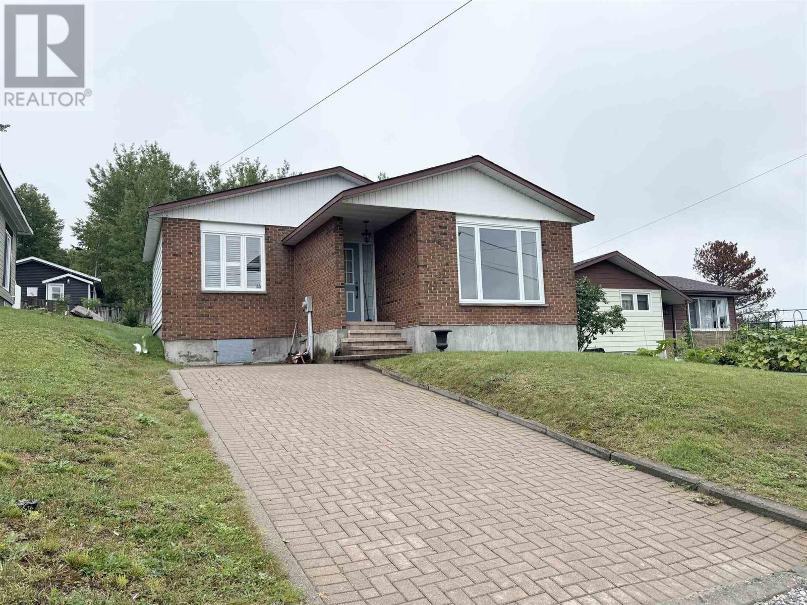 26 Minto ST, Chapleau, Ontario