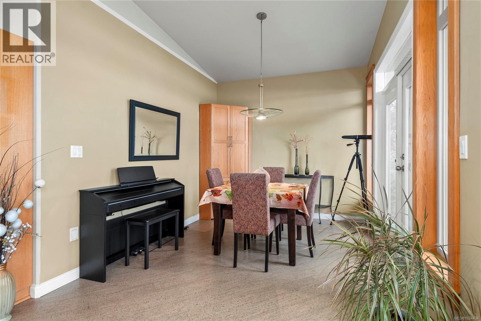 636 Island Hwy, Campbell River, British Columbia  V9W 2C3 - Photo 17 - 1024434