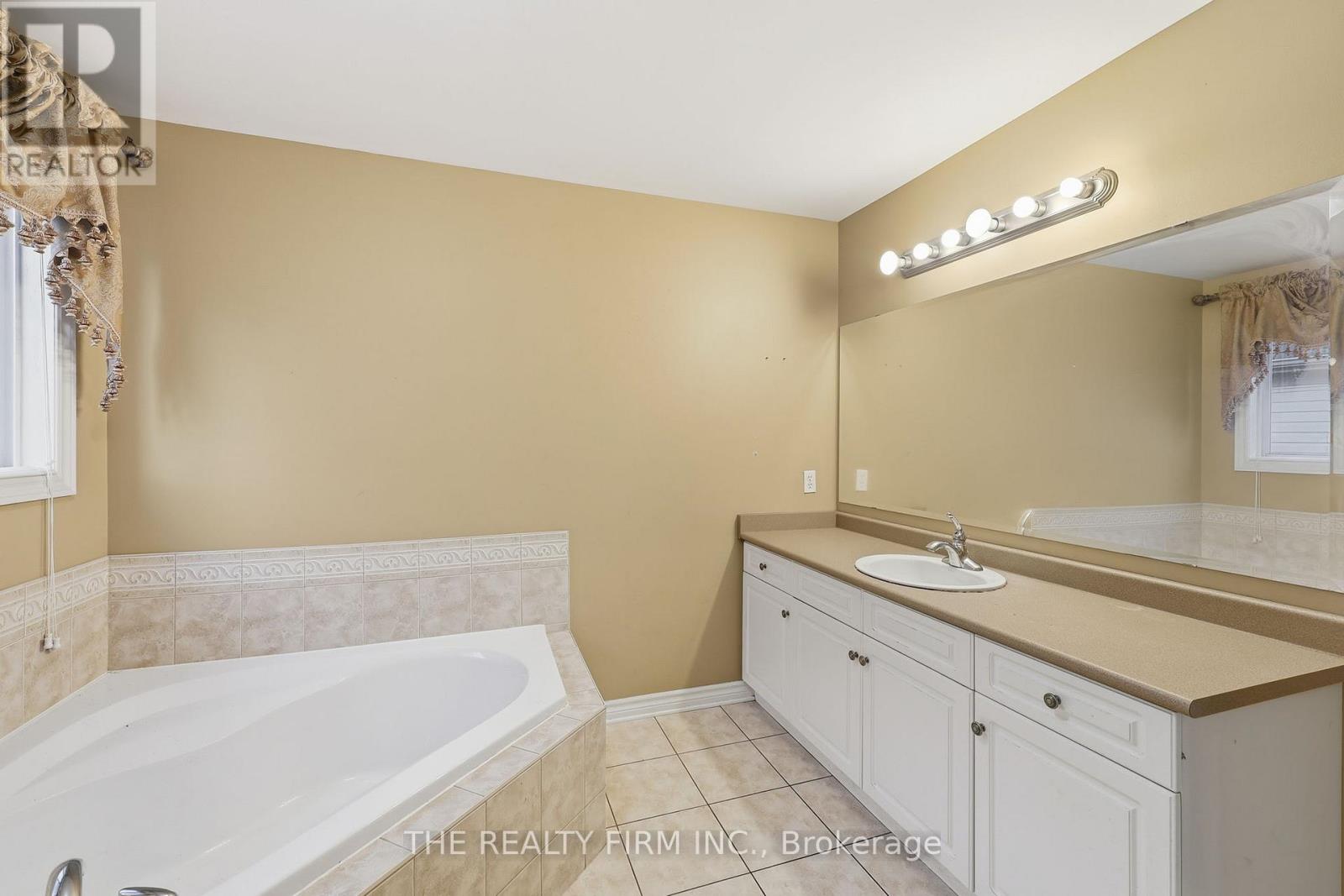 1012 Oakcrossing Road, London North, Ontario  N6H 0A8 - Photo 32 - X12743480