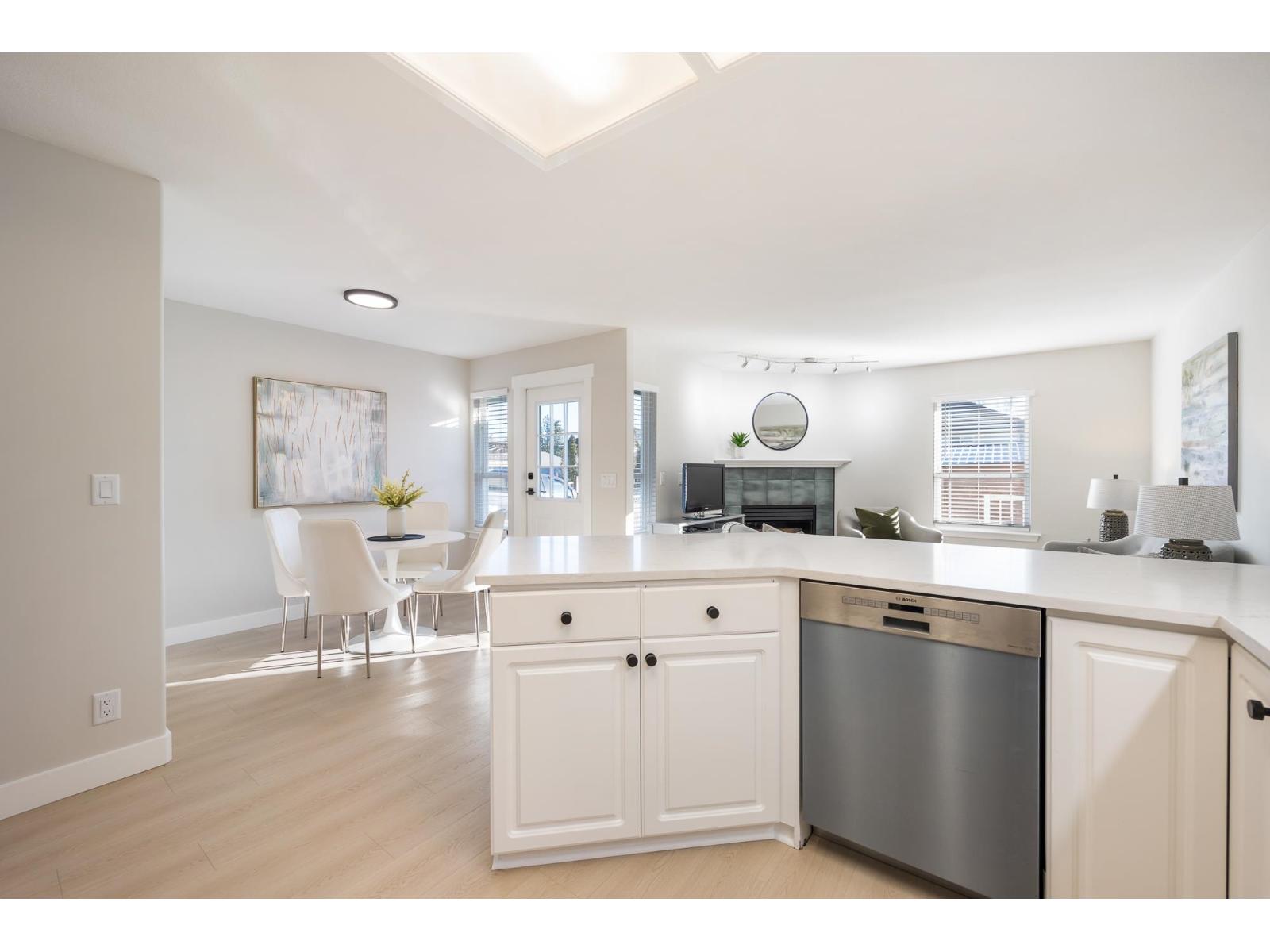 15458 110 Avenue, Surrey, British Columbia  V3R 0X1 - Photo 6 - R3072308