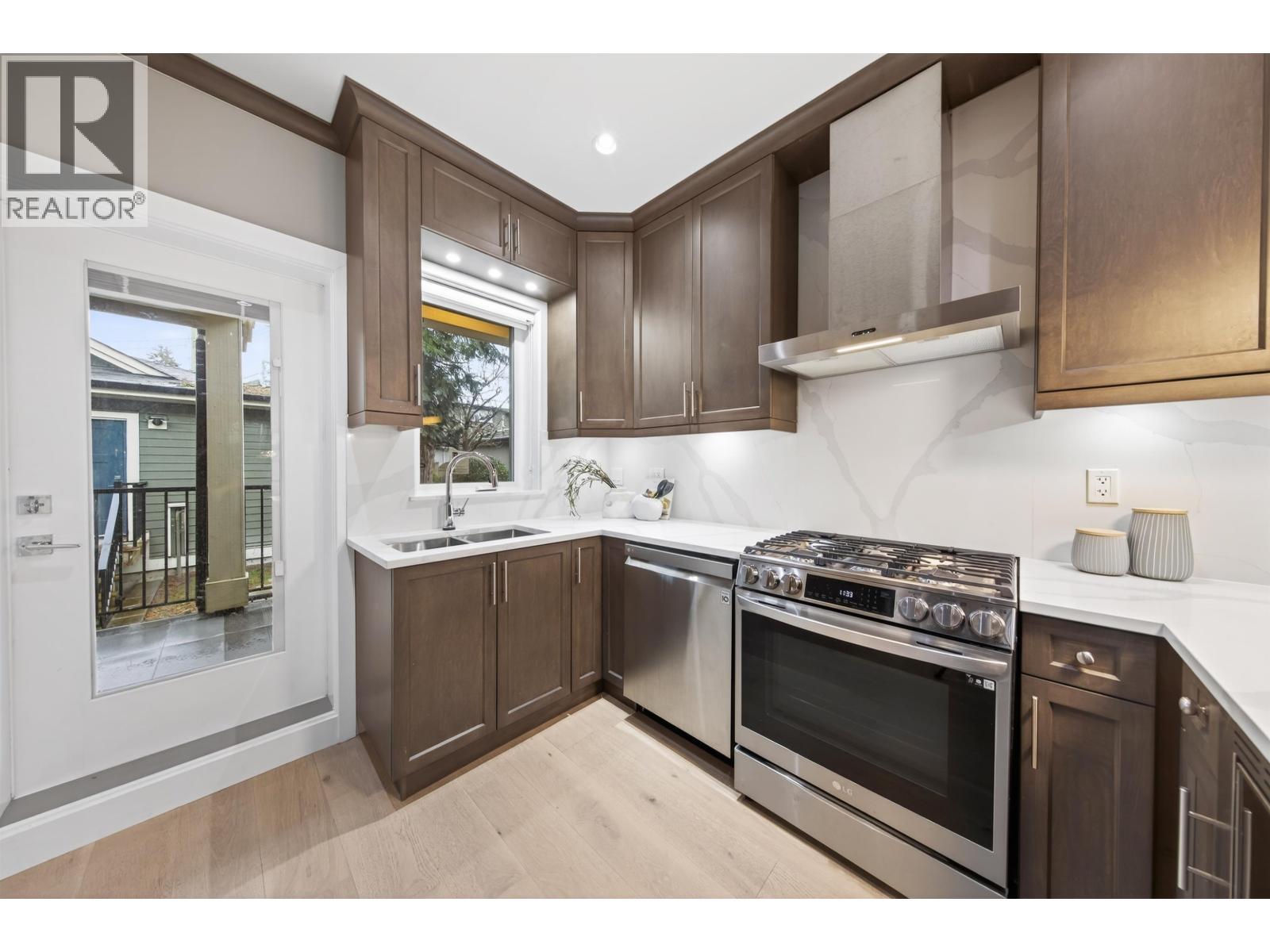 6532 Angus Drive, Vancouver, British Columbia V6P 5H9 - Photo 12 - R3084923