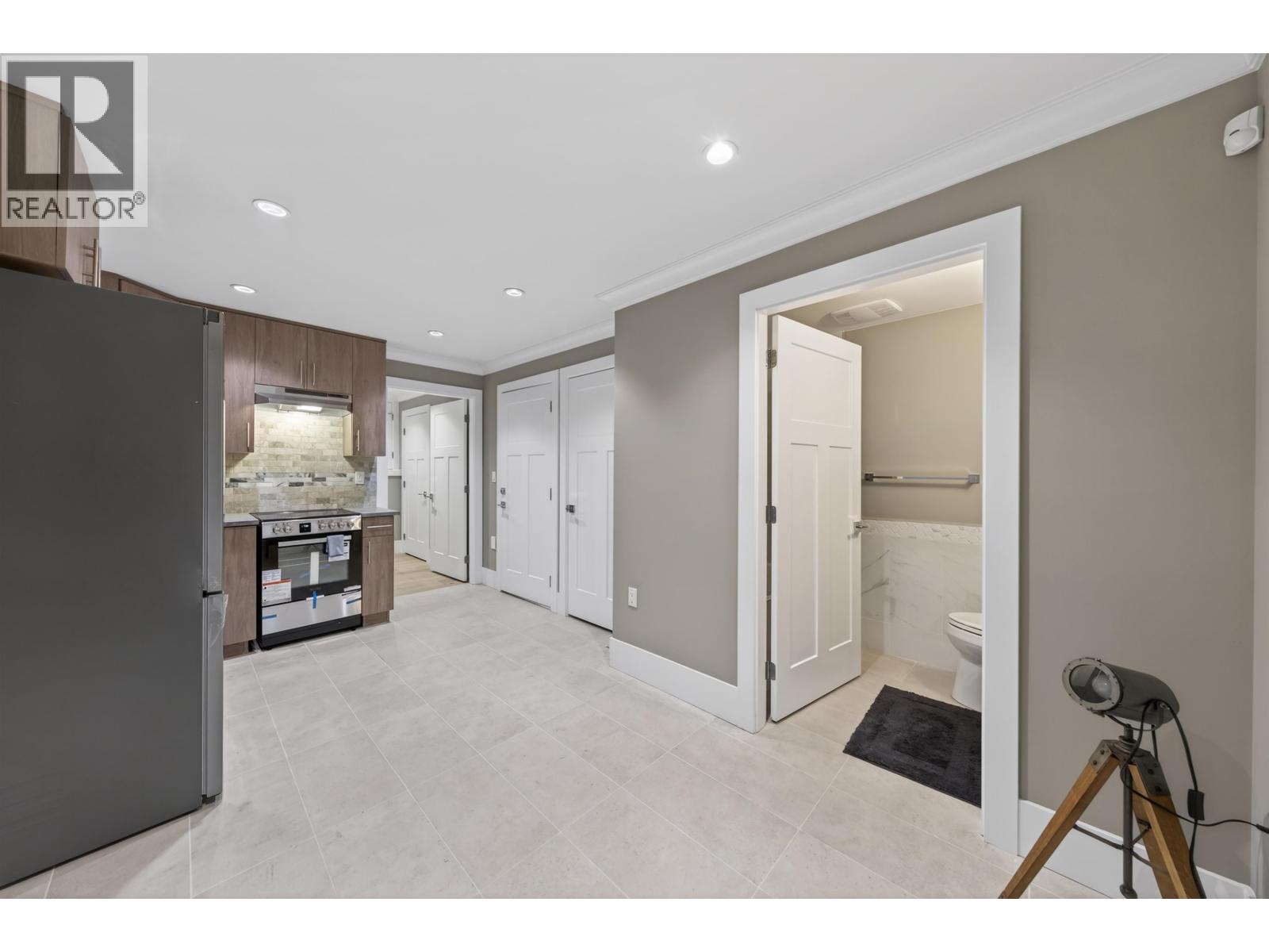 6532 Angus Drive, Vancouver, British Columbia V6P 5H9 - Photo 7 - R3084923