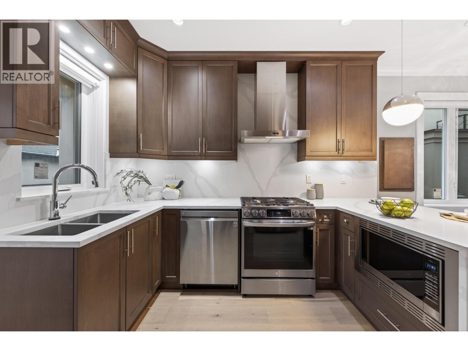 6532 Angus Drive, Vancouver, British Columbia V6P 5H9 - Photo 8 - R3084923