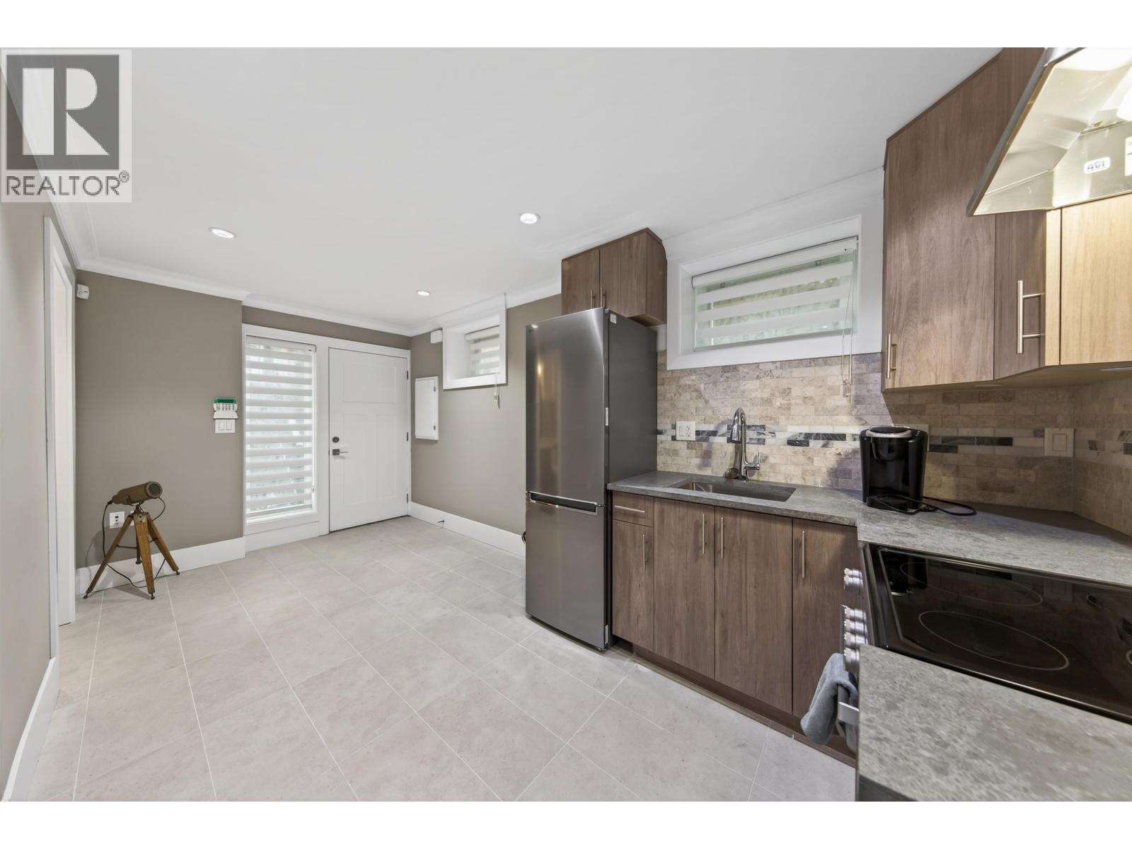 6532 Angus Drive, Vancouver, British Columbia V6P 5H9 - Photo 9 - R3084923