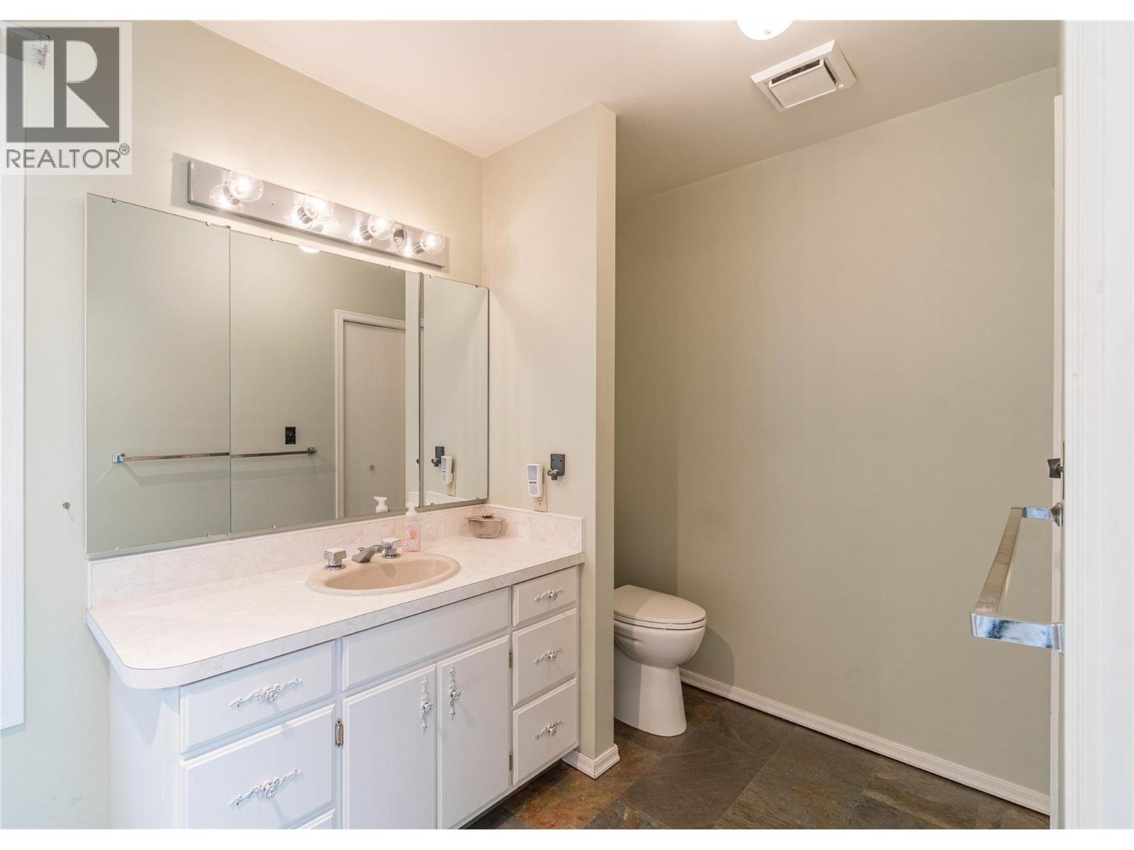 8548 Yellowhead Highway, Kamloops, British Columbia  V0E 1Z2 - Photo 28 - 10374394