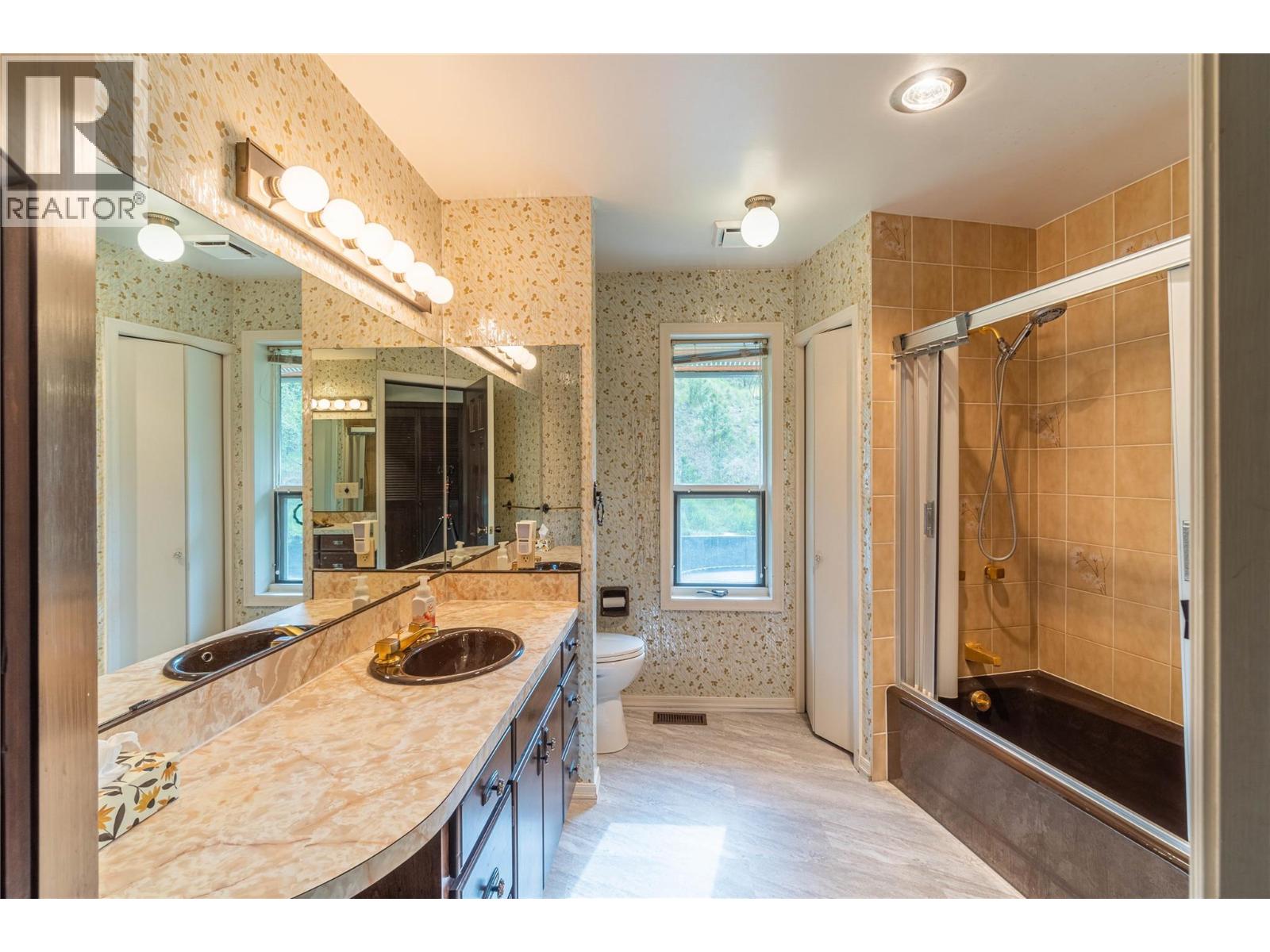 8548 Yellowhead Highway, Kamloops, British Columbia  V0E 1Z2 - Photo 33 - 10374394