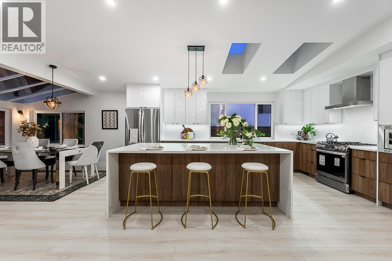 531 GREENWAY AVENUE, North Vancouver, British Columbia