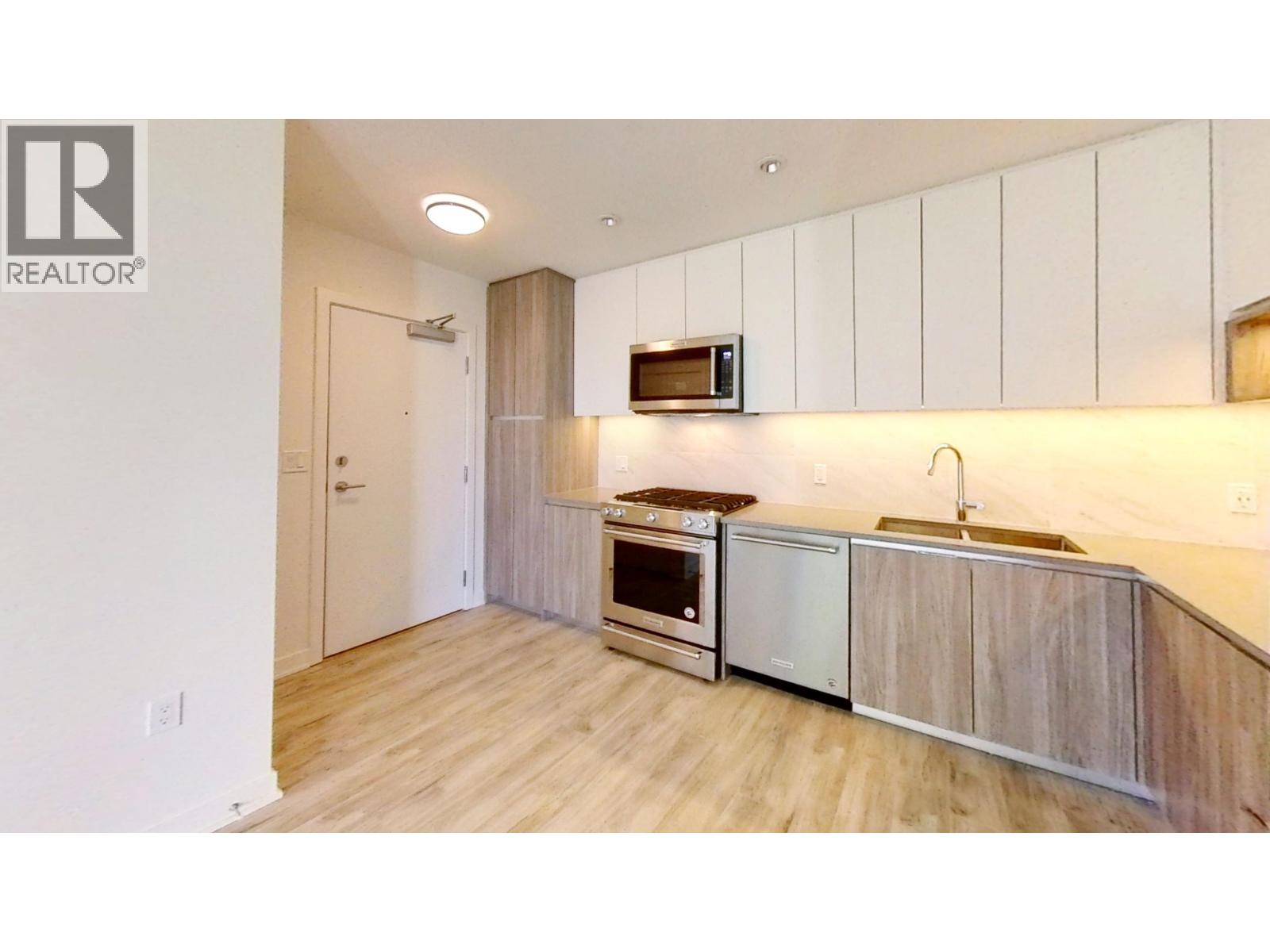 4XX 8940 UNIVERSITY CRESCENT, Burnaby, British Columbia