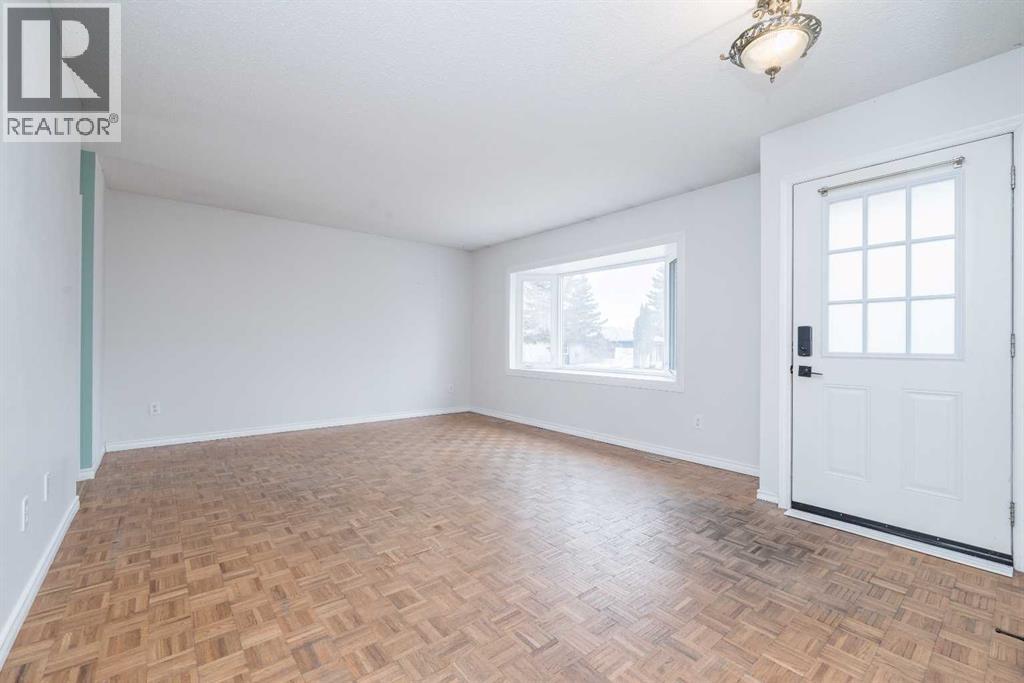 9851 80 Avenue, Grande Prairie, Alberta  T8V 3S5 - Photo 3 - A2272053