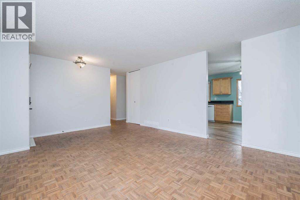 9851 80 Avenue, Grande Prairie, Alberta  T8V 3S5 - Photo 5 - A2272053