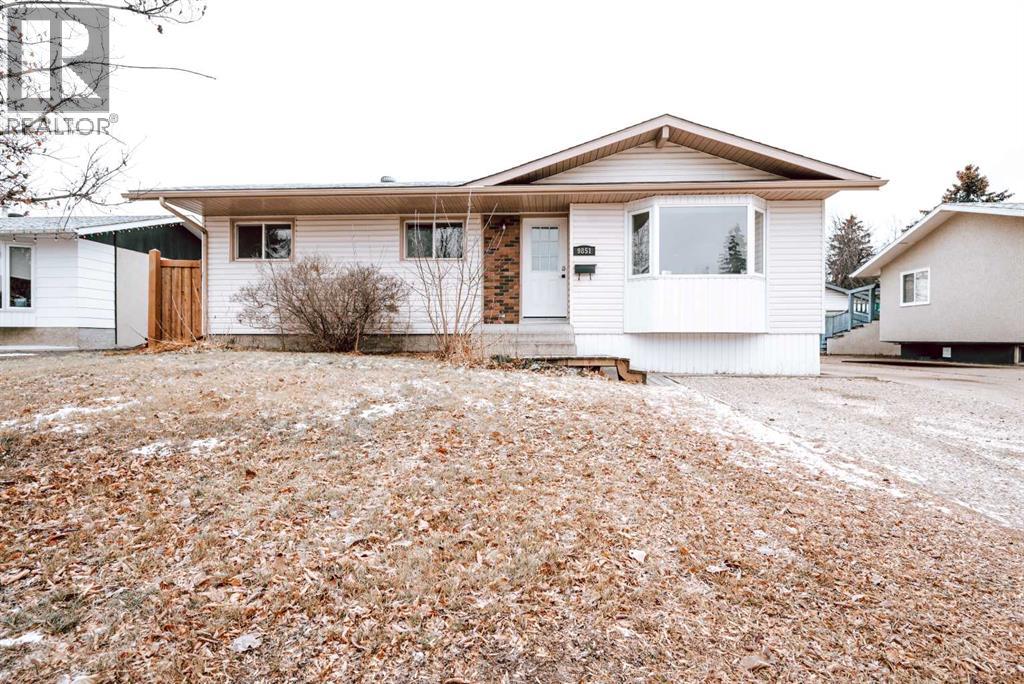 9851 80 Avenue, Grande Prairie, Alberta  T8V 3S5 - Photo 2 - A2272053