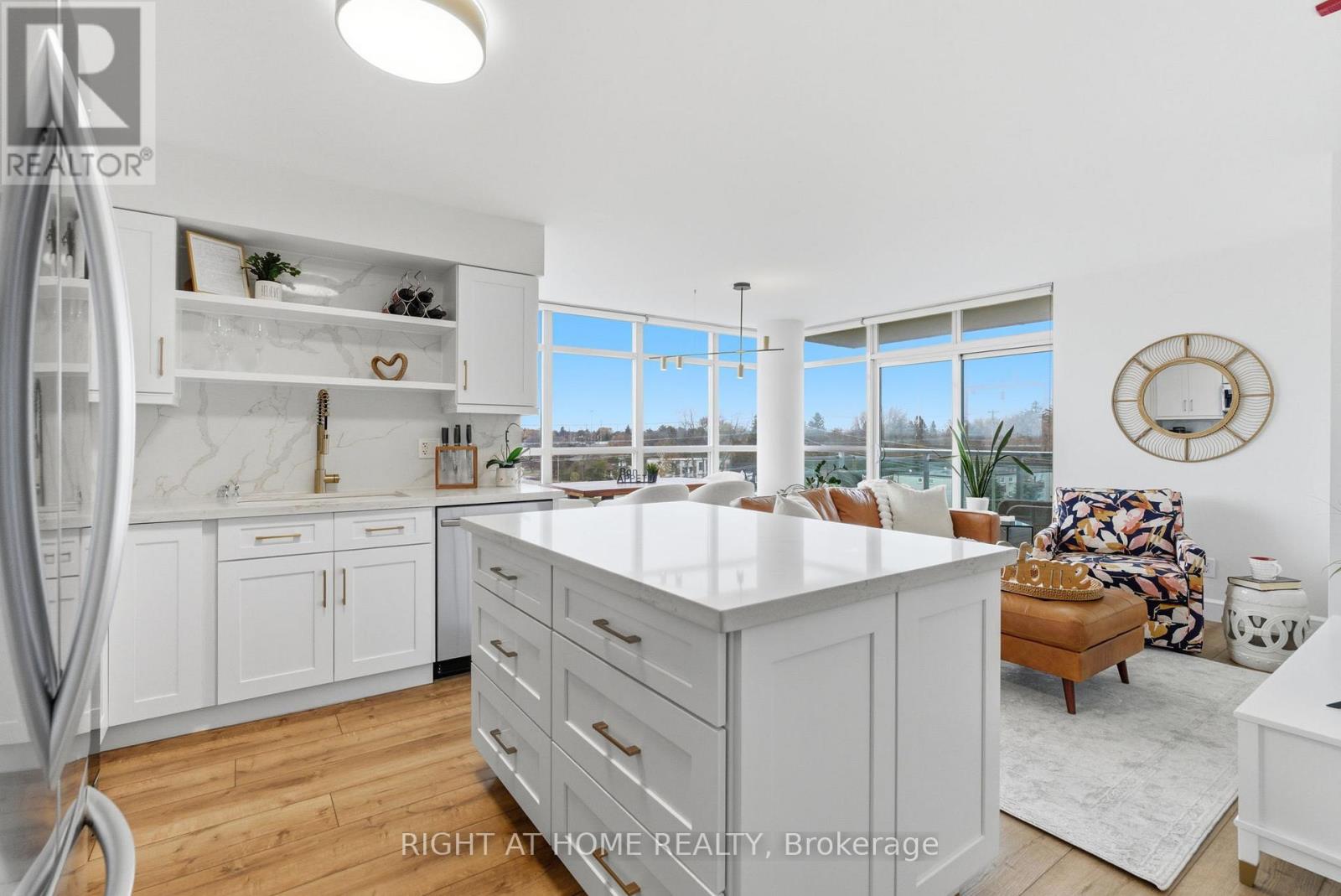 711 - 1600 CHARLES STREET, Whitby, Ontario