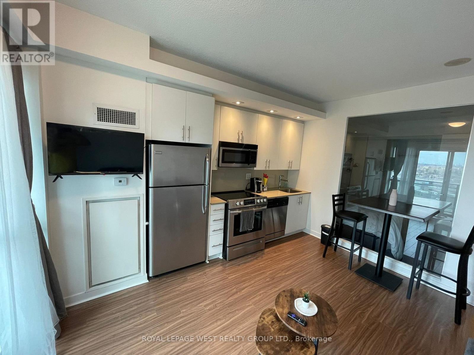 1323 - 165 Legion Road N, Toronto, Ontario  M8Y 0B3 - Photo 2 - W12743428