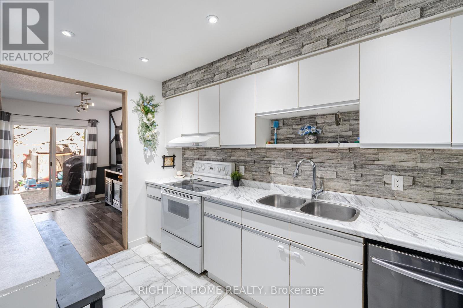 16 - 100 Century Drive, Orangeville, Ontario  L9W 4L2 - Photo 5 - W12743444