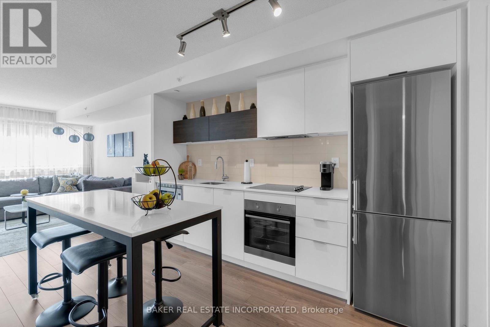 701 - 20 Thomas Riley Road W, Toronto, Ontario  M9B 0C3 - Photo 2 - W12743458