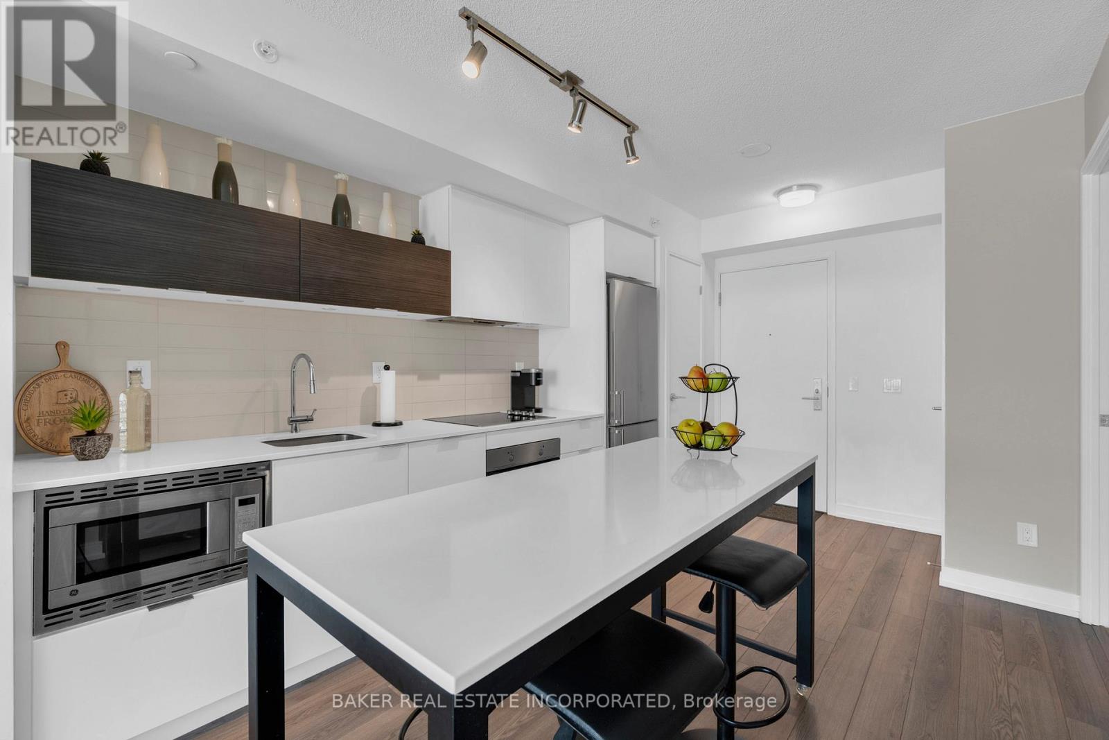 701 - 20 Thomas Riley Road W, Toronto, Ontario  M9B 0C3 - Photo 3 - W12743458
