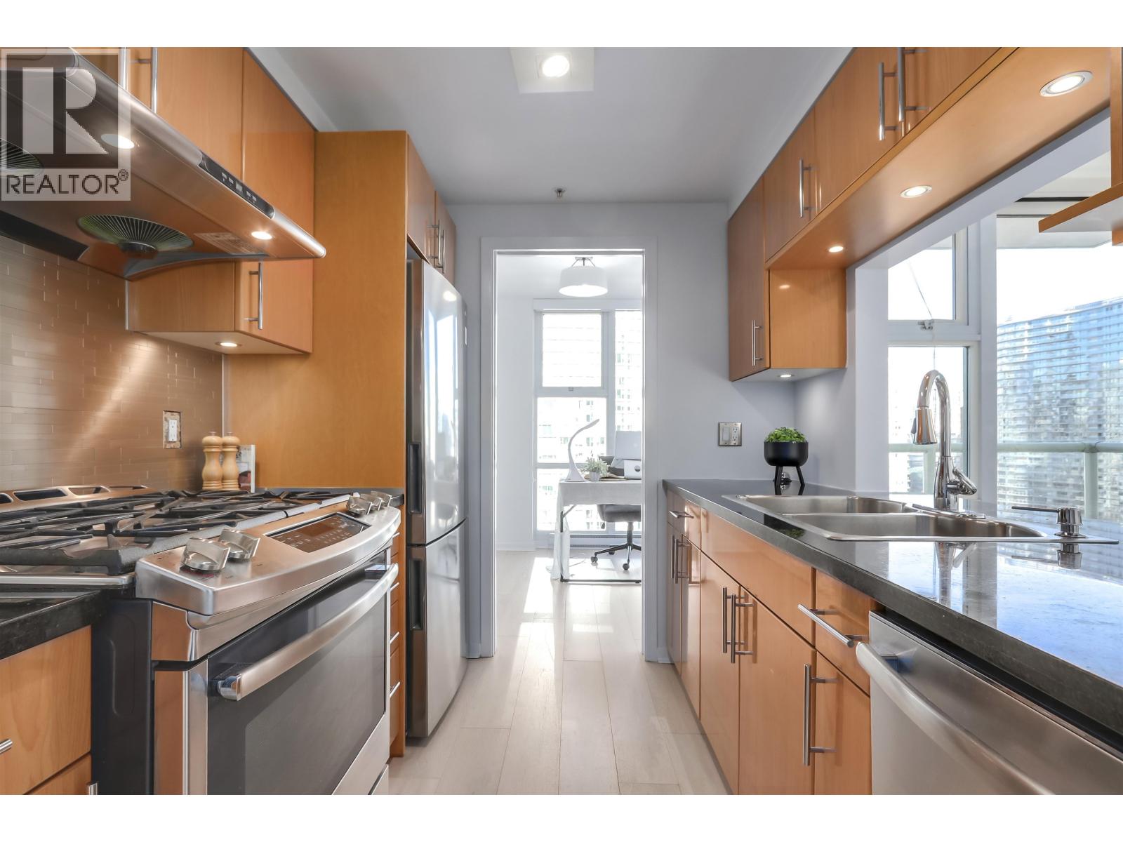 1807 1077 Marinaside Crescent, Vancouver, British Columbia  V6Z 2Z5 - Photo 14 - R3084742