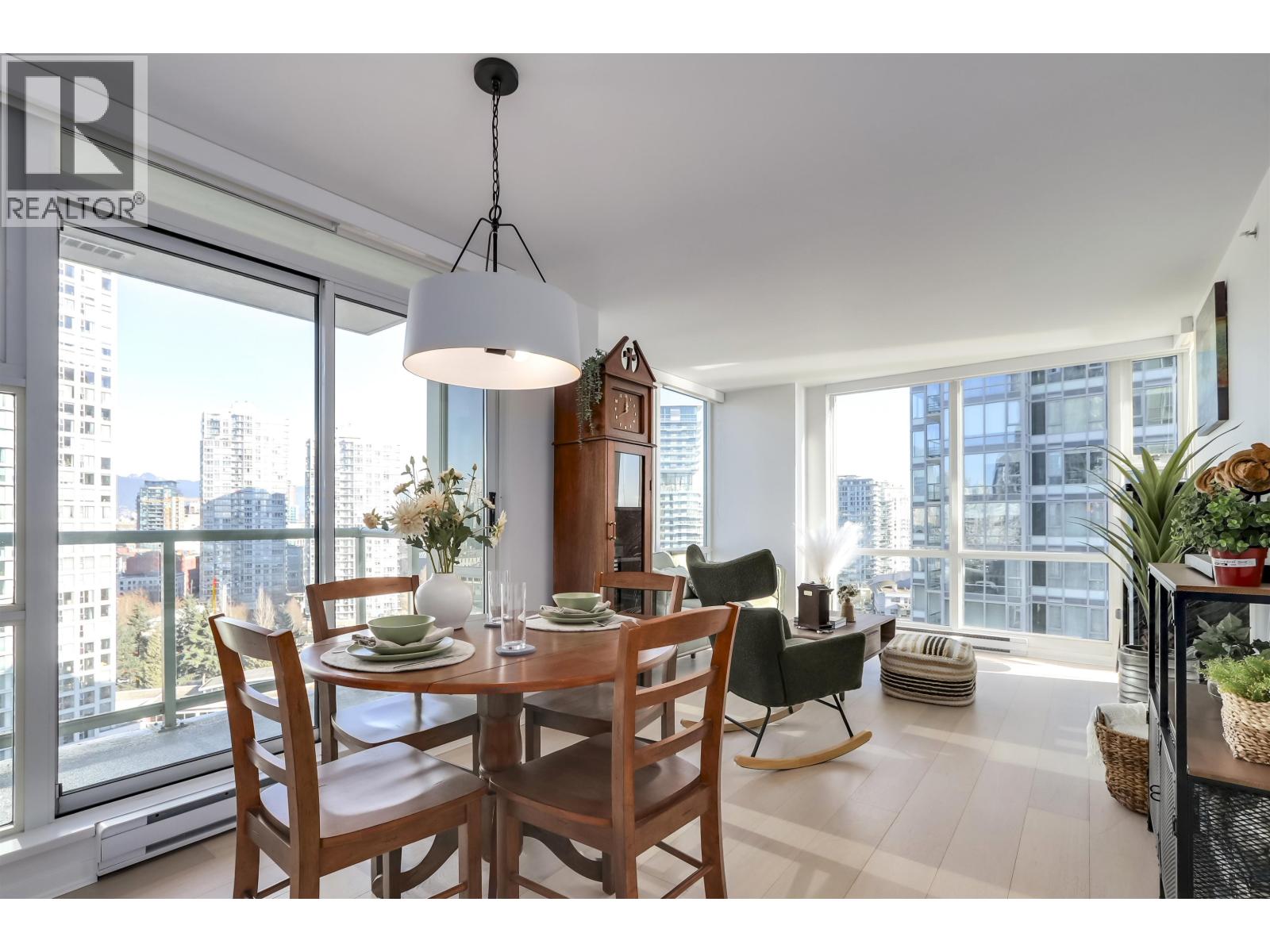 1807 1077 Marinaside Crescent, Vancouver, British Columbia  V6Z 2Z5 - Photo 2 - R3084742