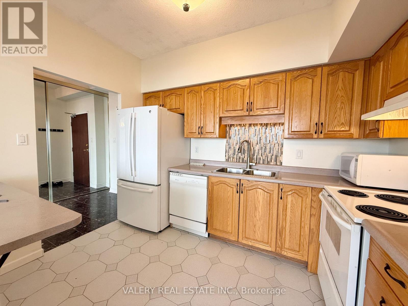 1201 - 744 Wonderland Road, London South, Ontario  N6K 4K3 - Photo 6 - X12743420