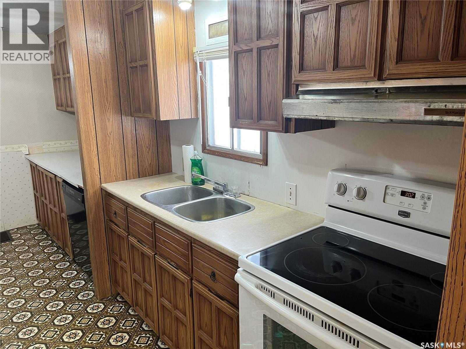 210 Main Street, Francis, Saskatchewan  S0G 1V0 - Photo 4 - SK027701