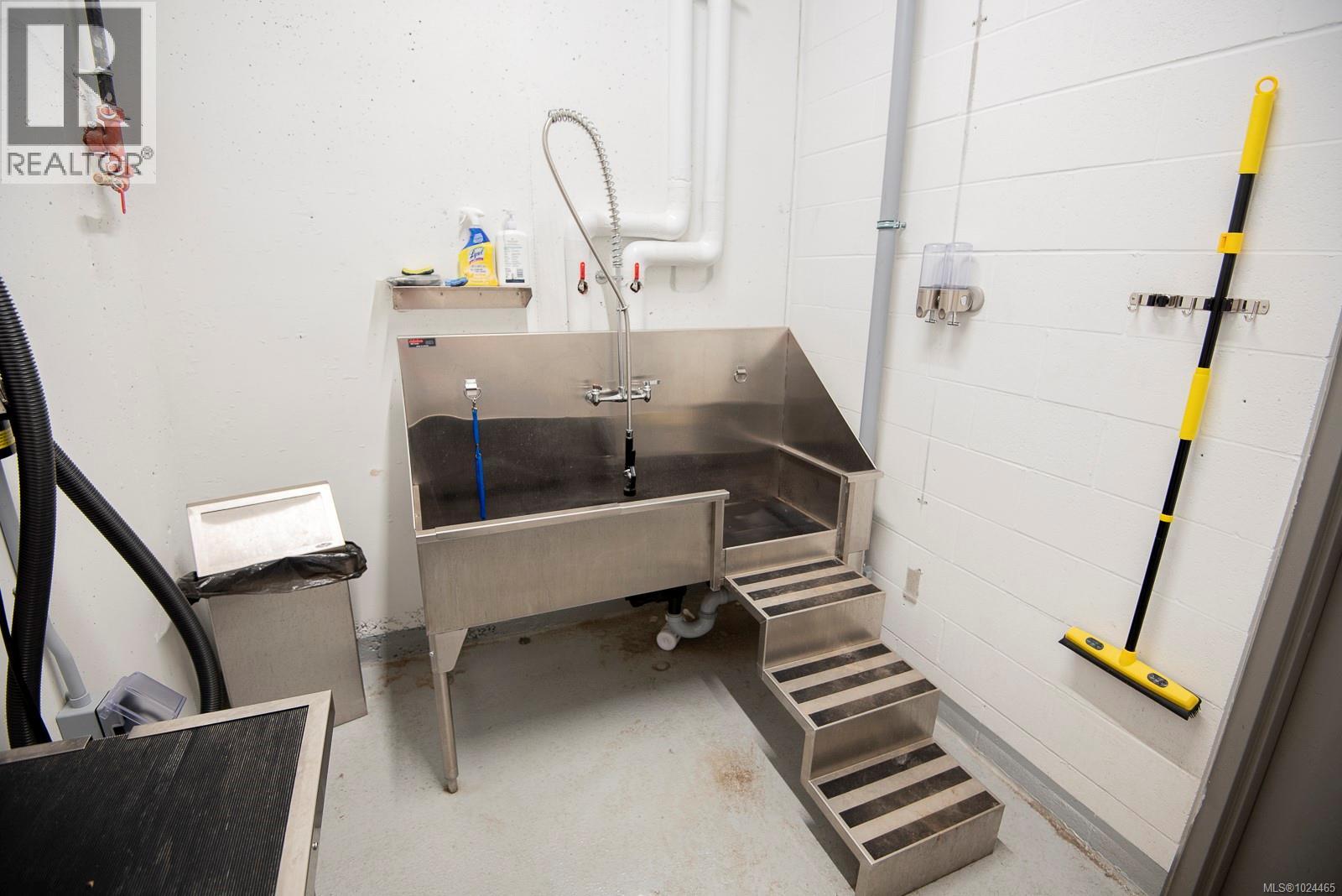 300 3564a Ryder Hesjedal Way, Colwood, British Columbia V9C 0V3 - Photo 58 - 1024465