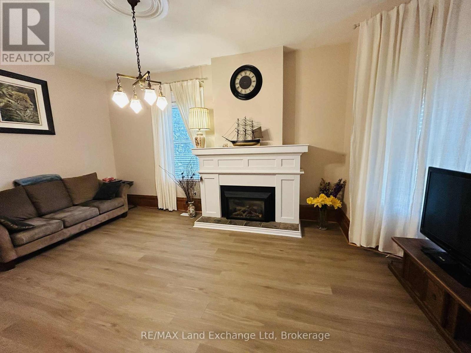 81 Patrick Street E, North Huron, Ontario N0G 2W0 - Photo 4 - X12743606