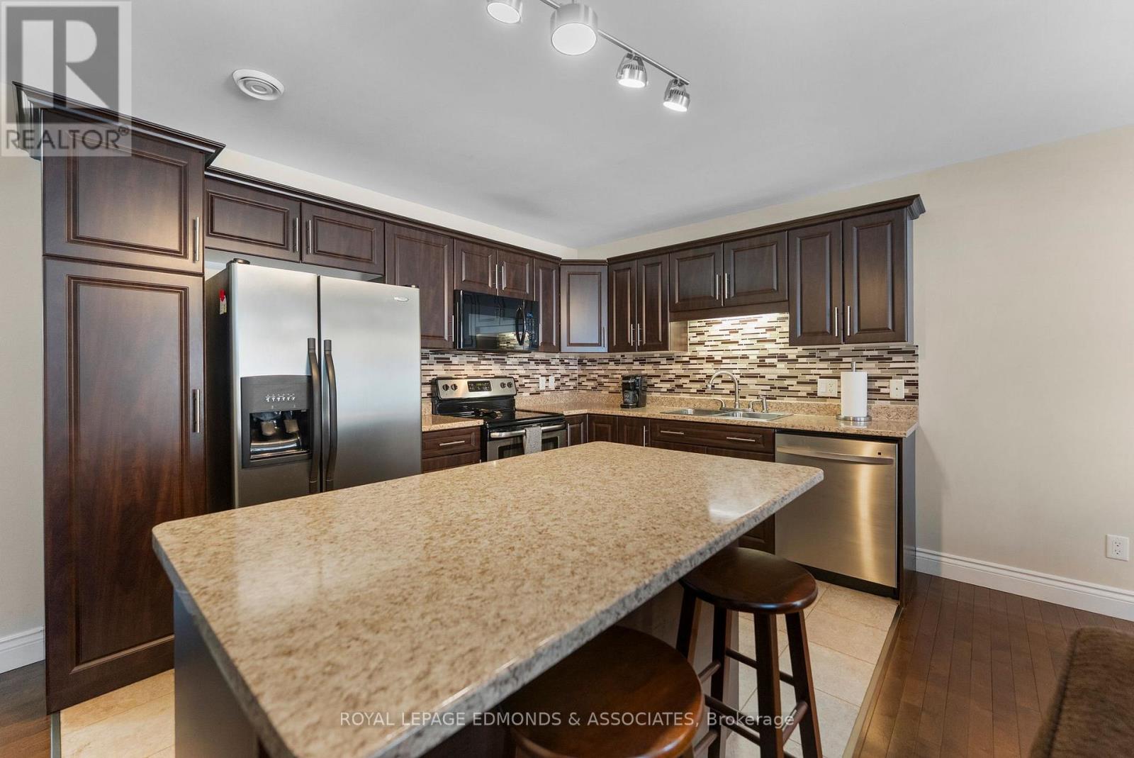 27 Winston Avenue, Petawawa, Ontario K8H 0C1 - Photo 10 - X12743540