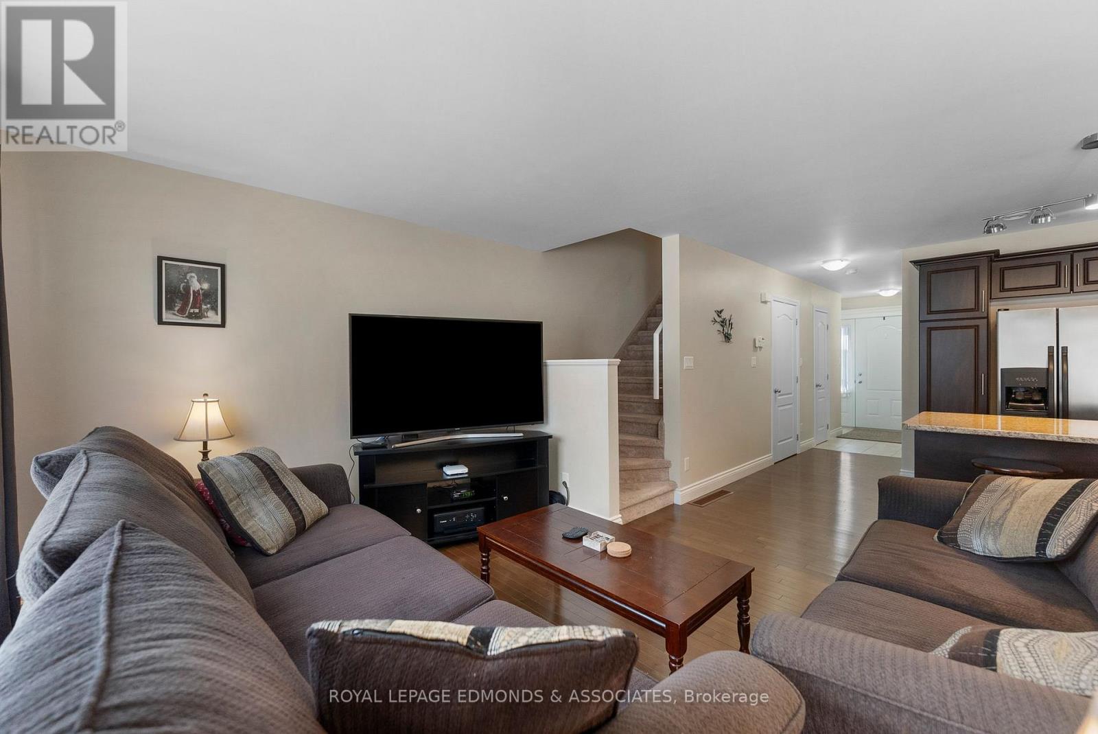 27 Winston Avenue, Petawawa, Ontario K8H 0C1 - Photo 12 - X12743540