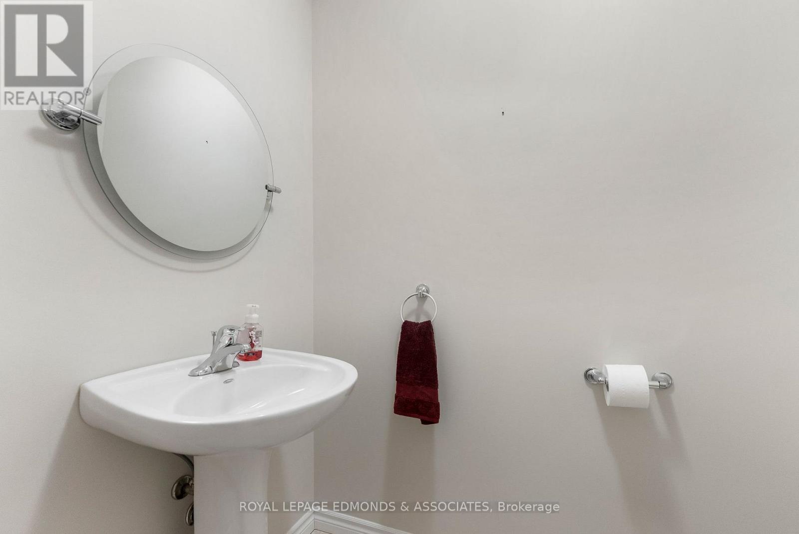 27 Winston Avenue, Petawawa, Ontario K8H 0C1 - Photo 16 - X12743540