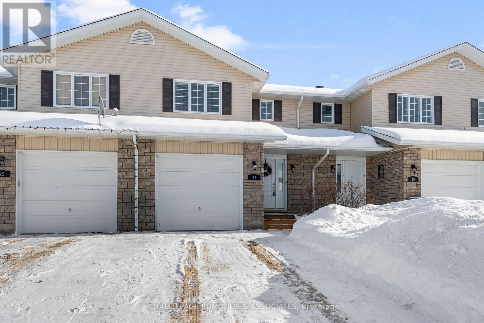 27 Winston Avenue, Petawawa, Ontario K8H 0C1 - Photo 2 - X12743540