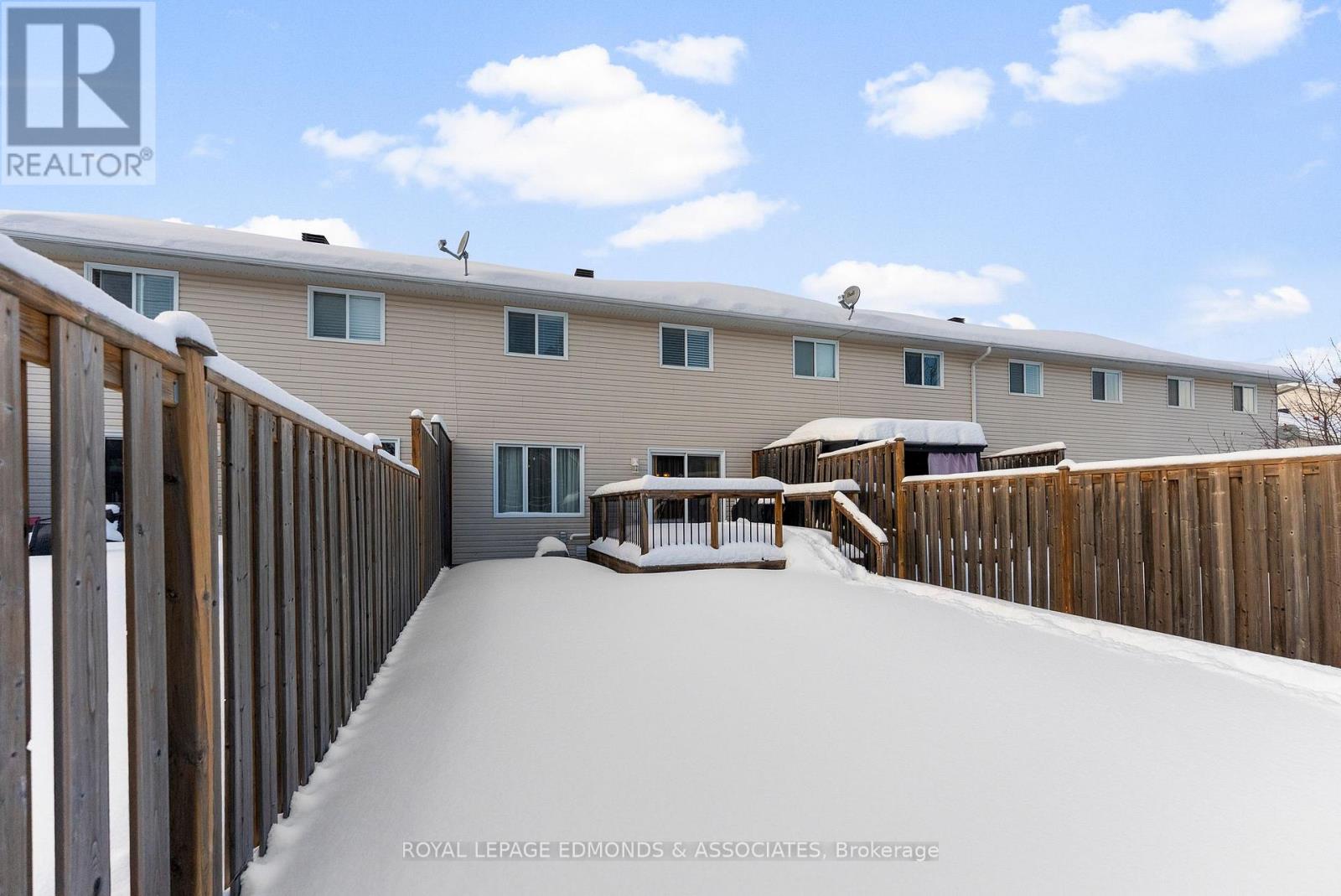 27 Winston Avenue, Petawawa, Ontario K8H 0C1 - Photo 30 - X12743540