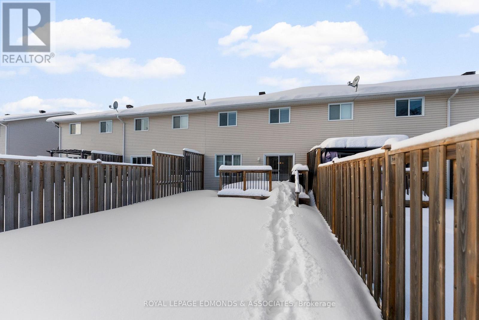 27 Winston Avenue, Petawawa, Ontario K8H 0C1 - Photo 31 - X12743540