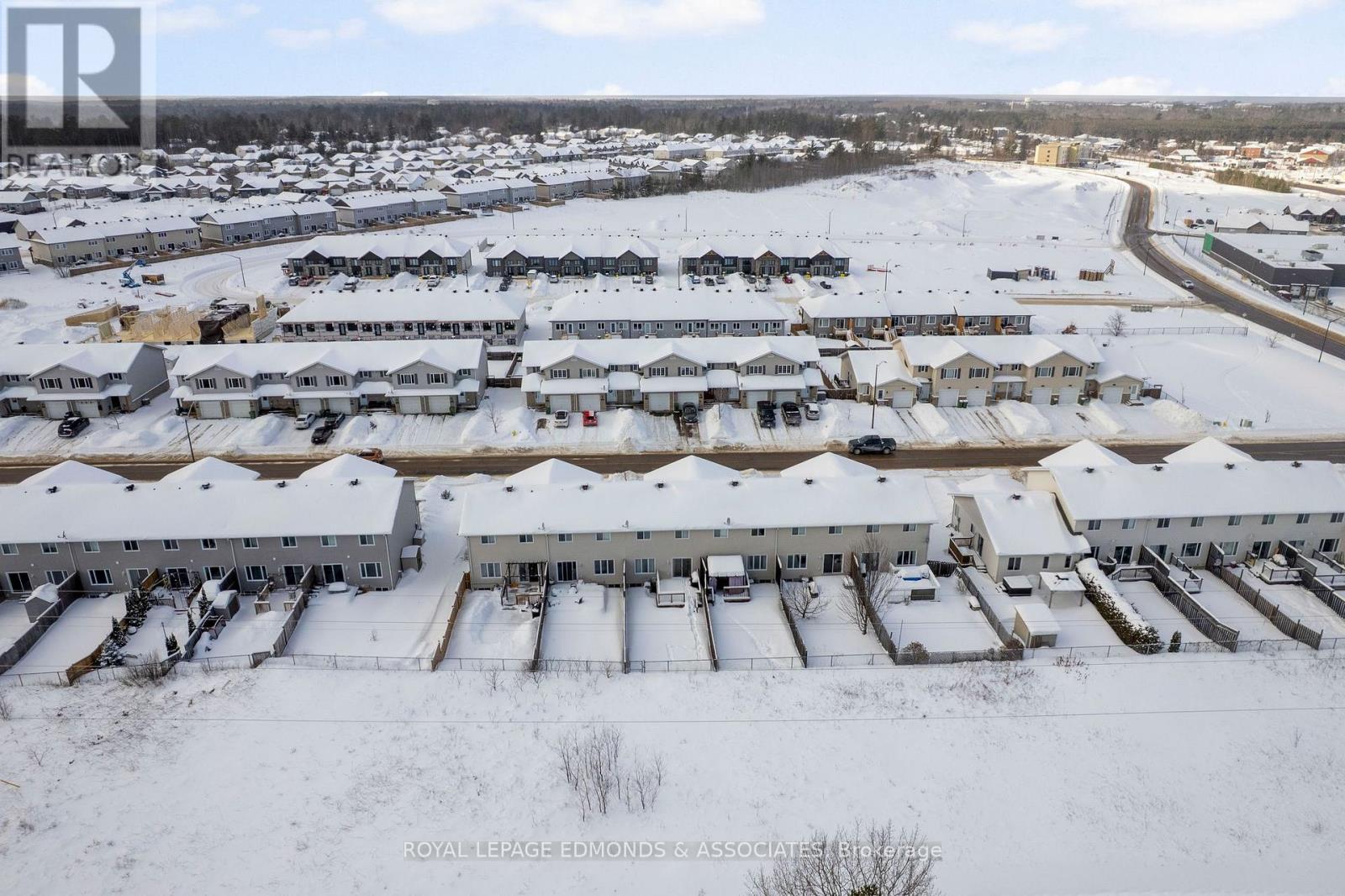 27 Winston Avenue, Petawawa, Ontario K8H 0C1 - Photo 36 - X12743540