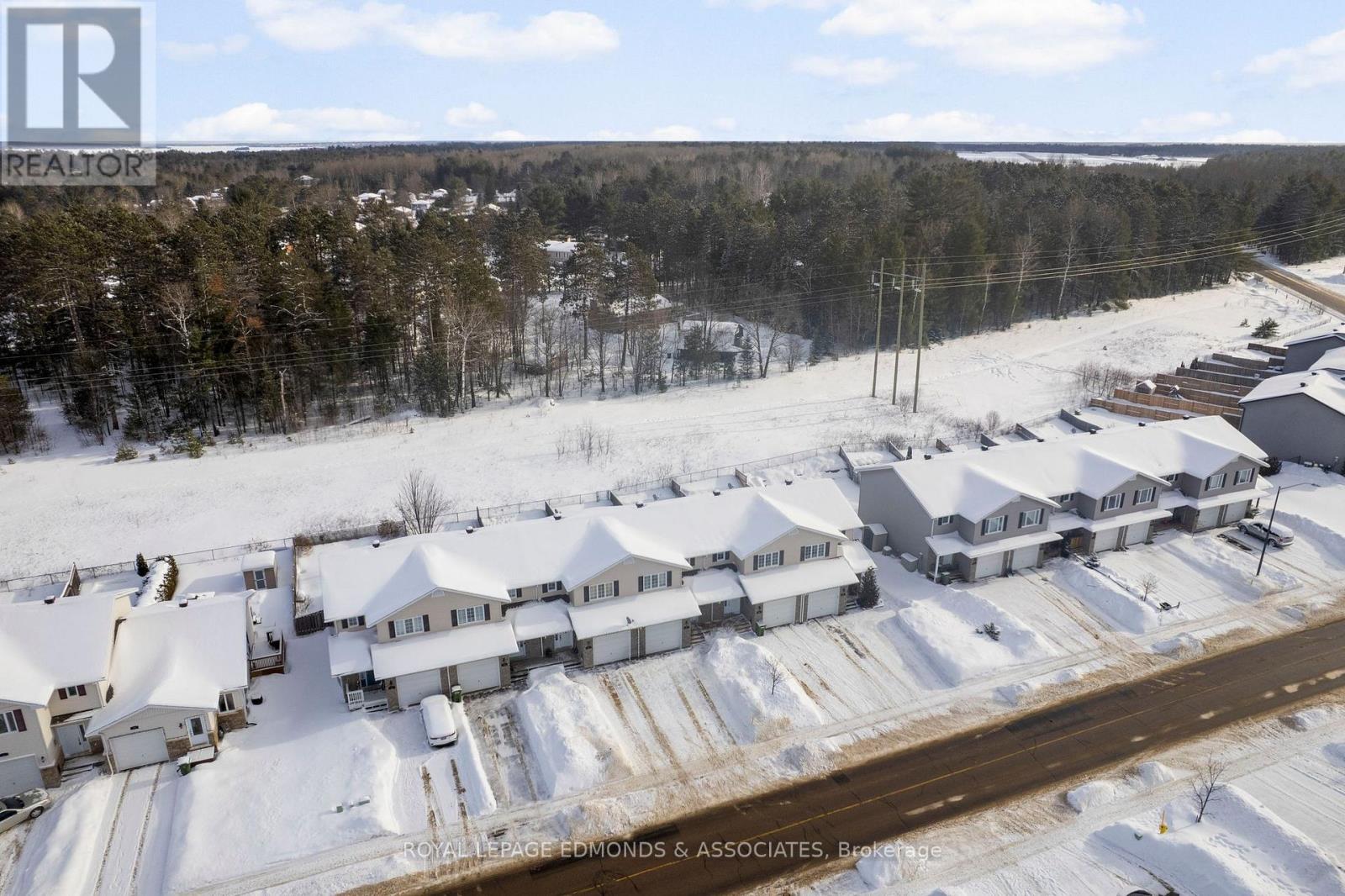 27 Winston Avenue, Petawawa, Ontario K8H 0C1 - Photo 4 - X12743540