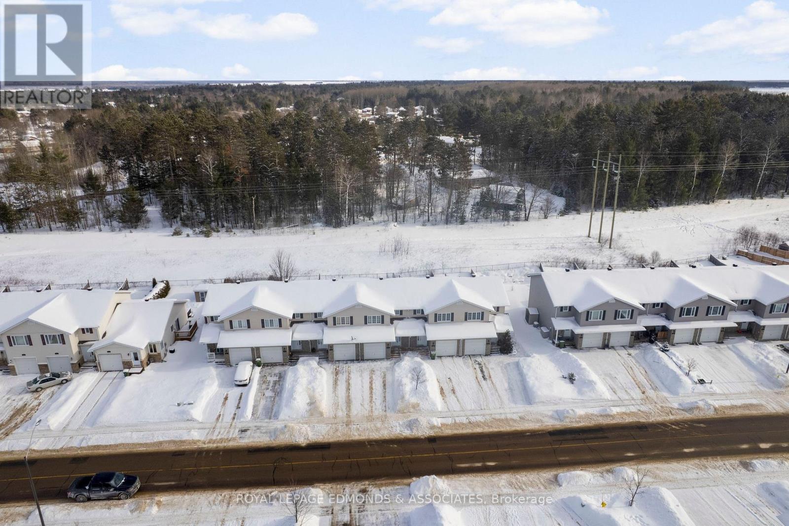 27 Winston Avenue, Petawawa, Ontario K8H 0C1 - Photo 5 - X12743540