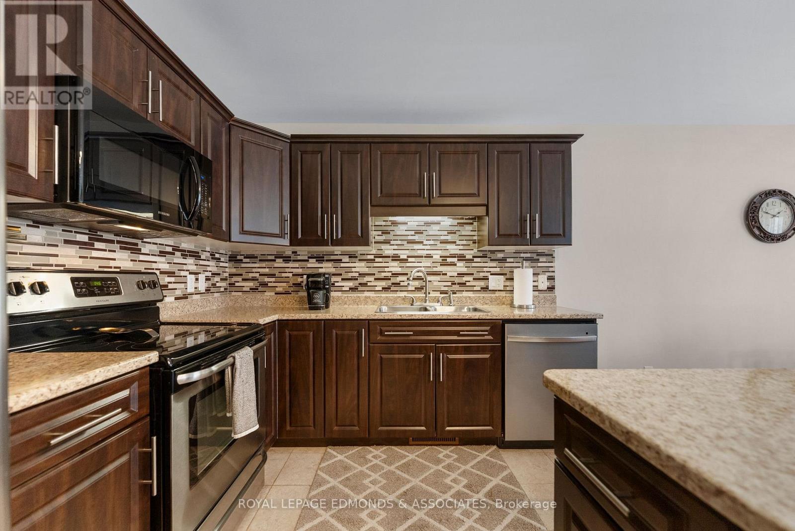 27 Winston Avenue, Petawawa, Ontario K8H 0C1 - Photo 9 - X12743540