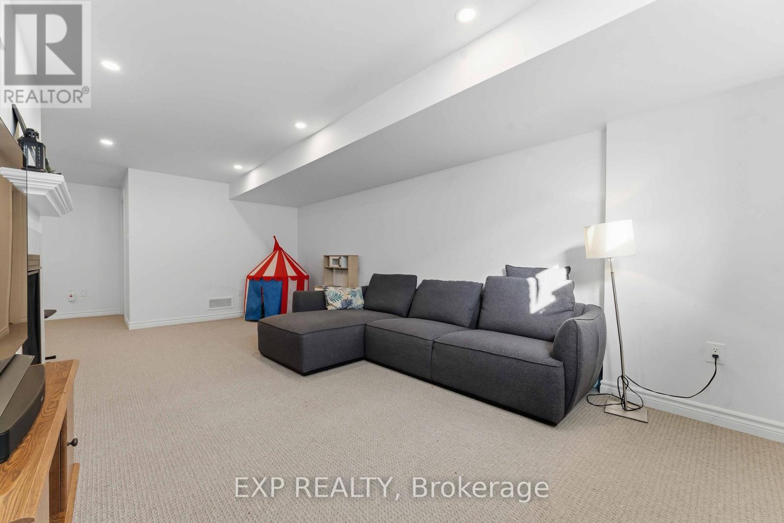 838 Clapham Terrace, Ottawa, Ontario K2S 2N8 - Photo 43 - X12743526