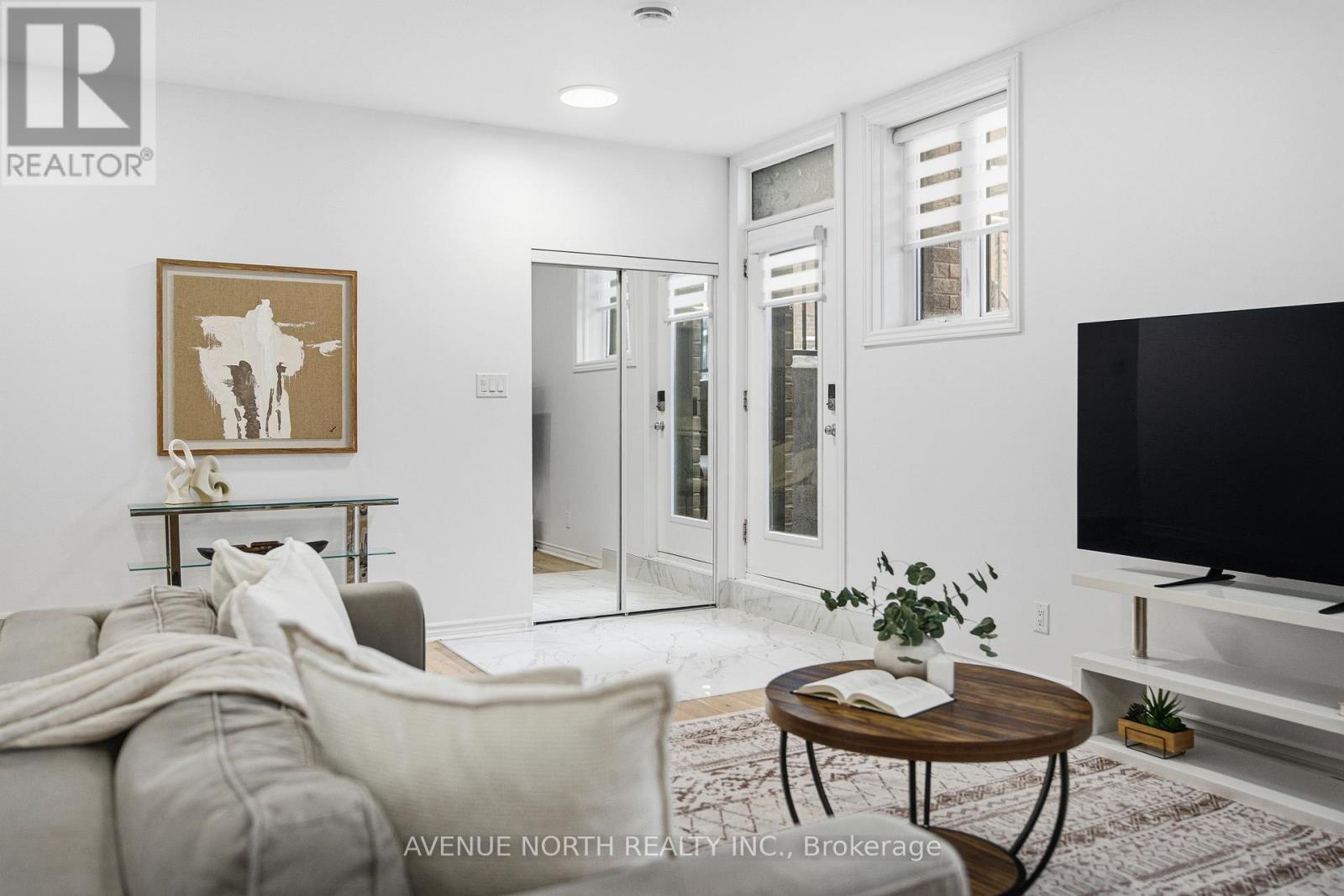 Unit J - 725 Dearborn Private, Ottawa, Ontario K1T 0W4 - Photo 3 - X12743574