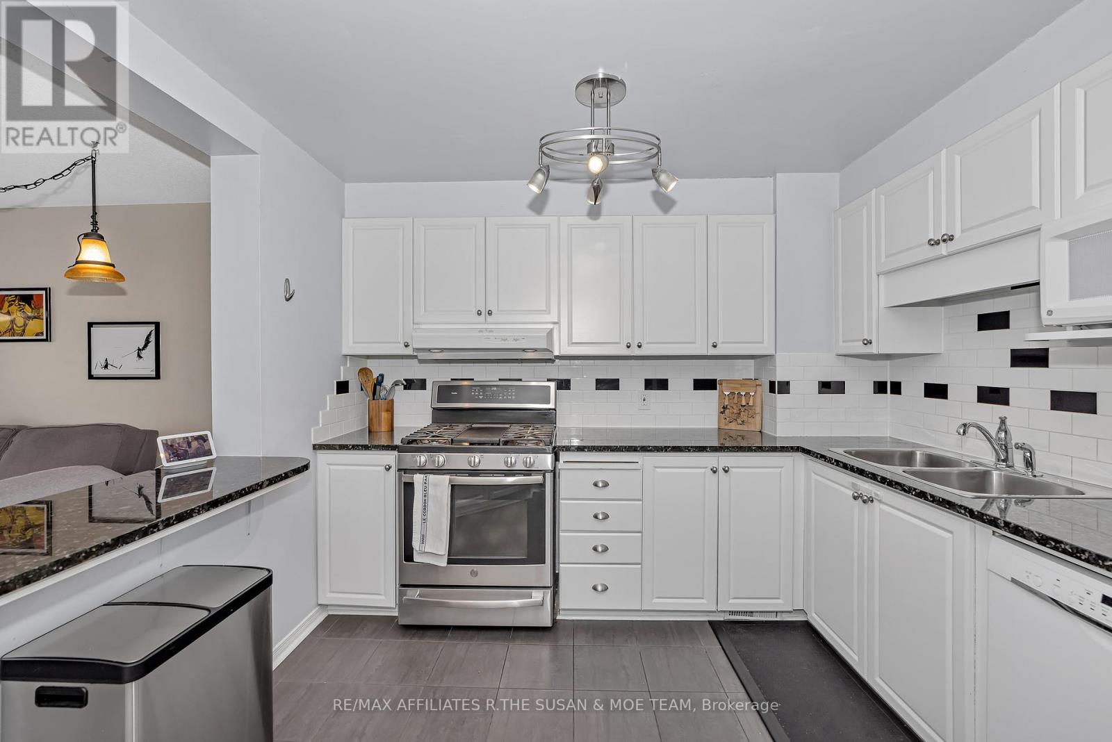 52 Kenmare Place, Ottawa, Ontario K2J 3L9 - Photo 12 - X12743604