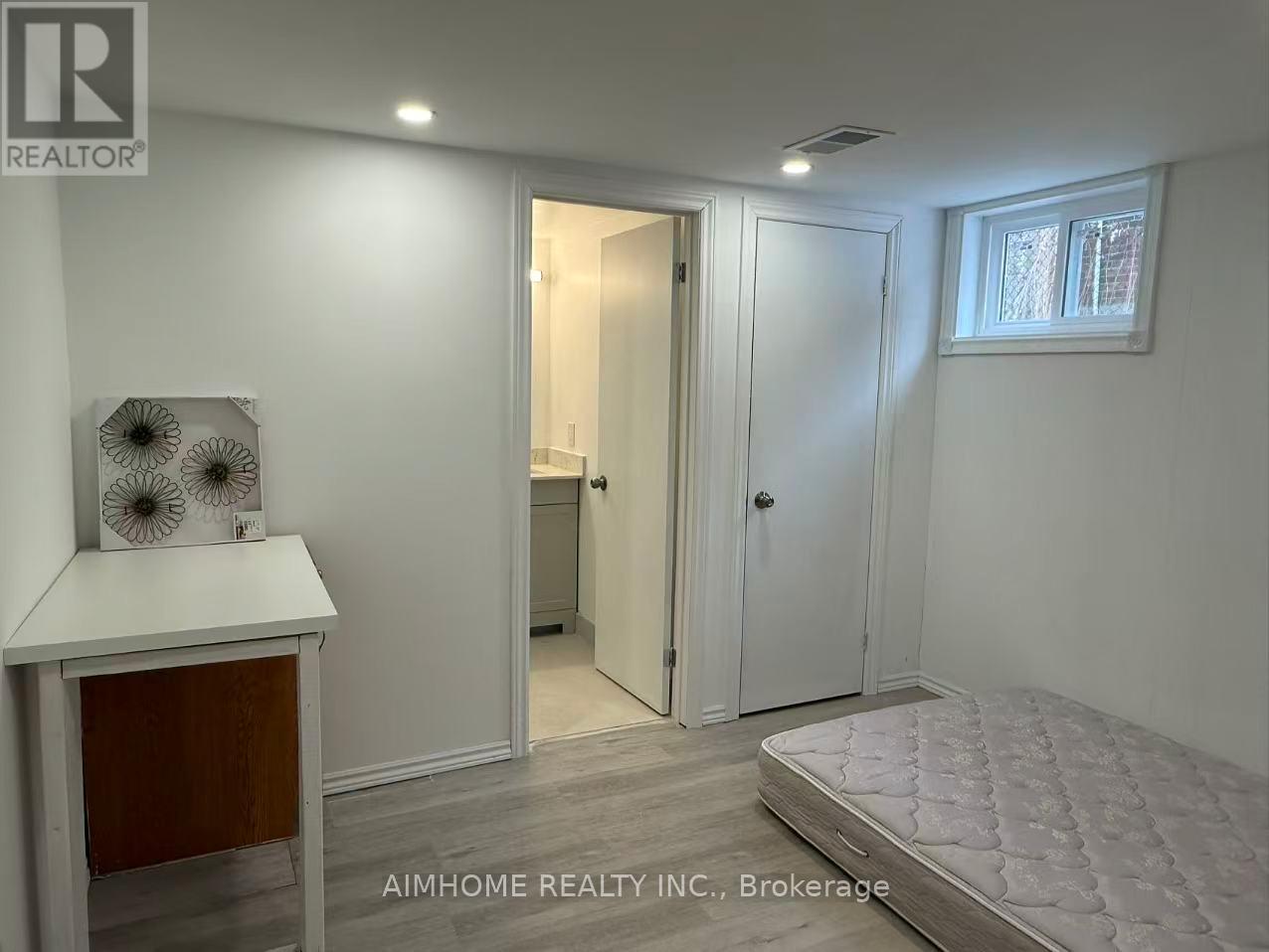 #1 Basement - 22 Daleside Crescent, Toronto, Ontario  M4A 2H6 - Photo 4 - C12743642