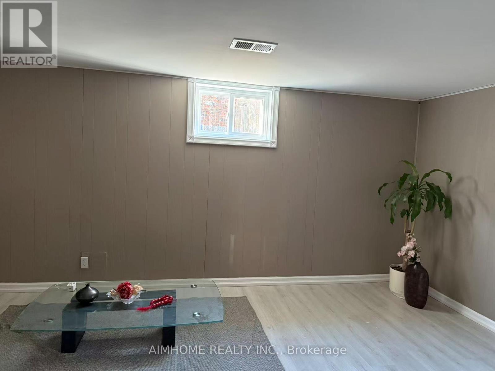 #1 Basement - 22 Daleside Crescent, Toronto, Ontario  M4A 2H6 - Photo 9 - C12743642