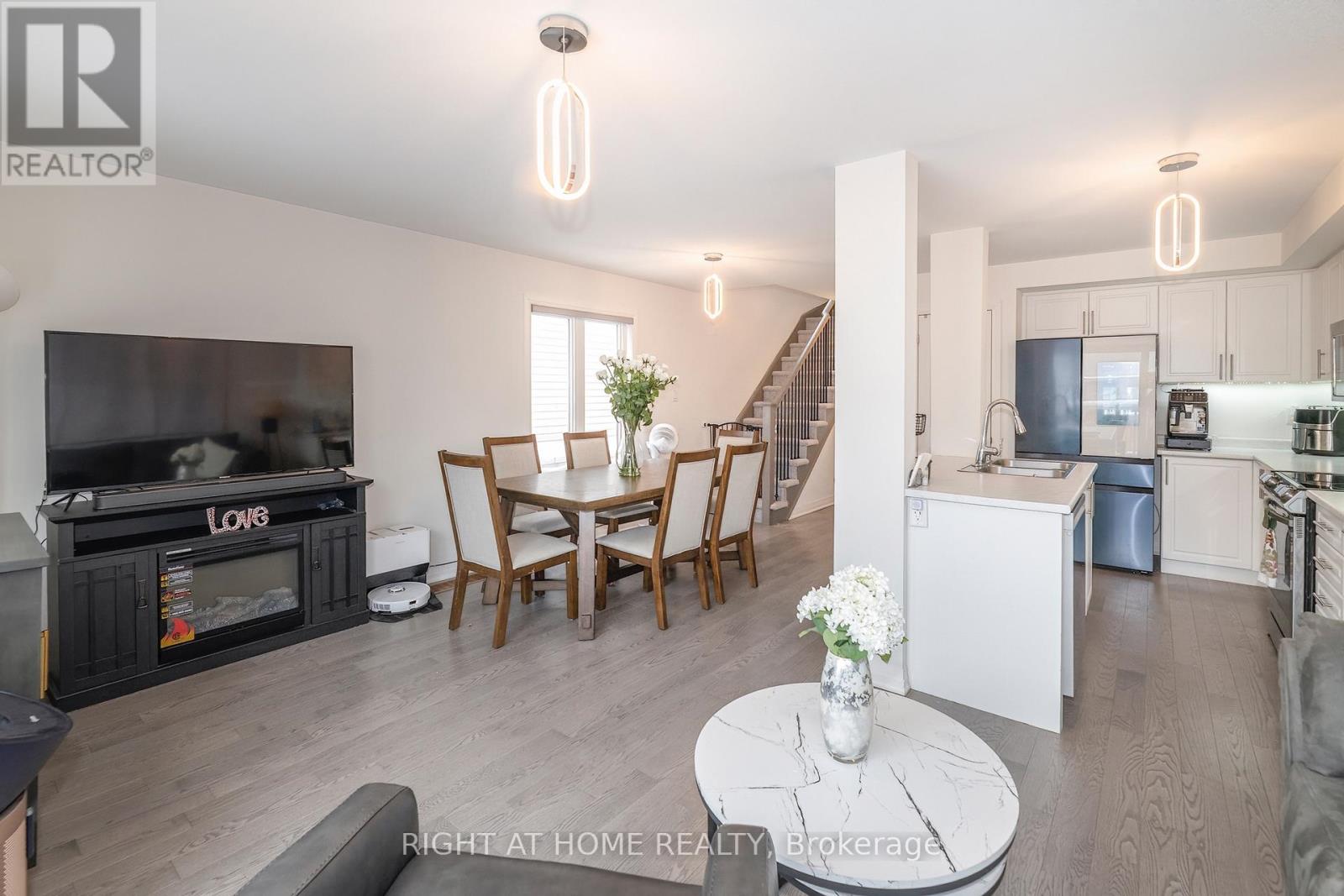 30 Caspian Square, Clarington, Ontario L1C 7G3 - Photo 11 - E12743686