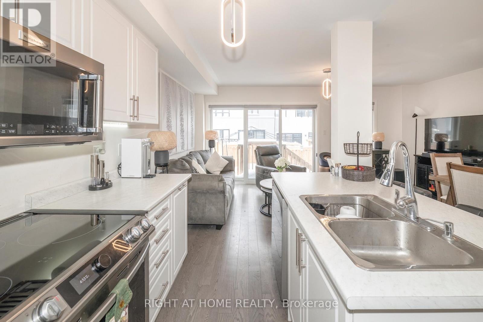 30 Caspian Square, Clarington, Ontario L1C 7G3 - Photo 5 - E12743686