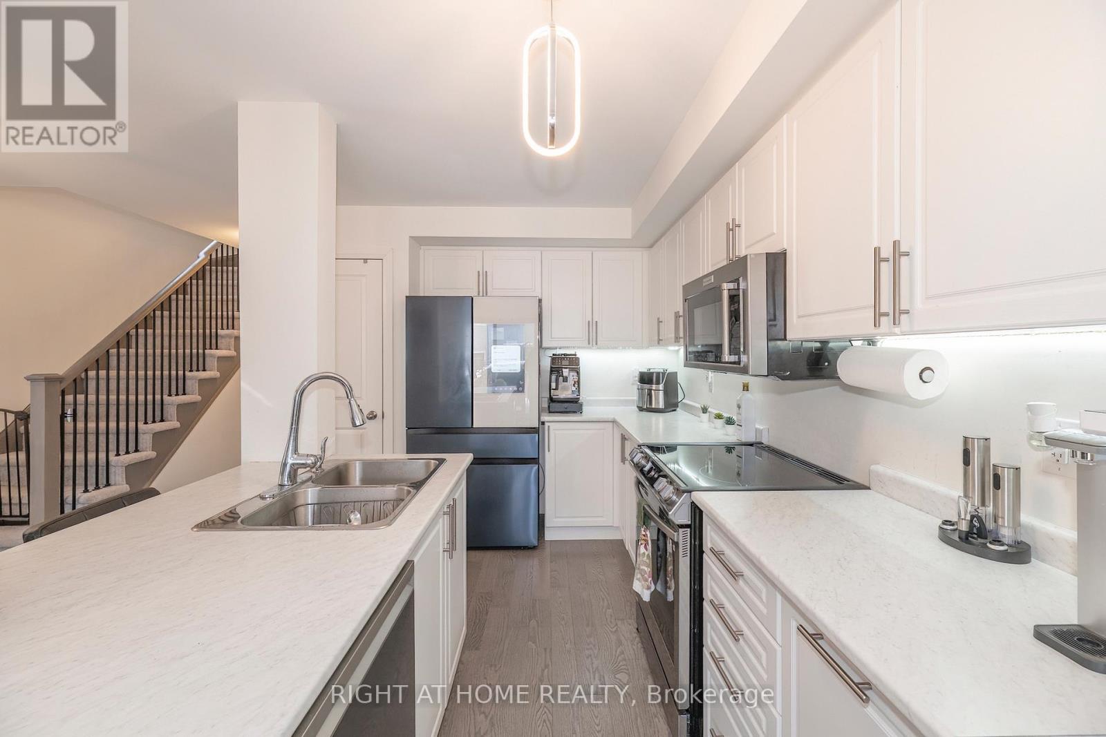 30 Caspian Square, Clarington, Ontario L1C 7G3 - Photo 6 - E12743686